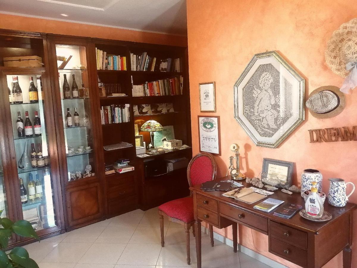 Domus Langhe B&B Treiso Exterior foto